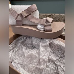 Steve Madden sandals 8.5 Platform